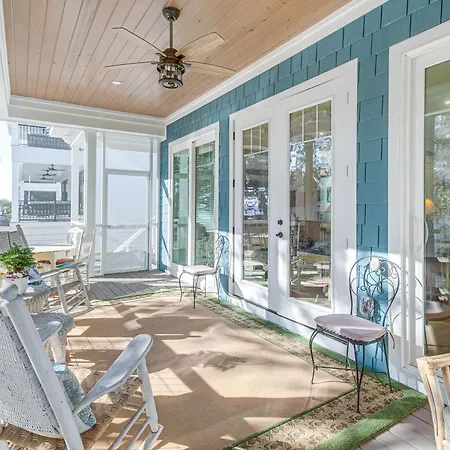 Walk To Public Beach Hideaway In St Simons Island